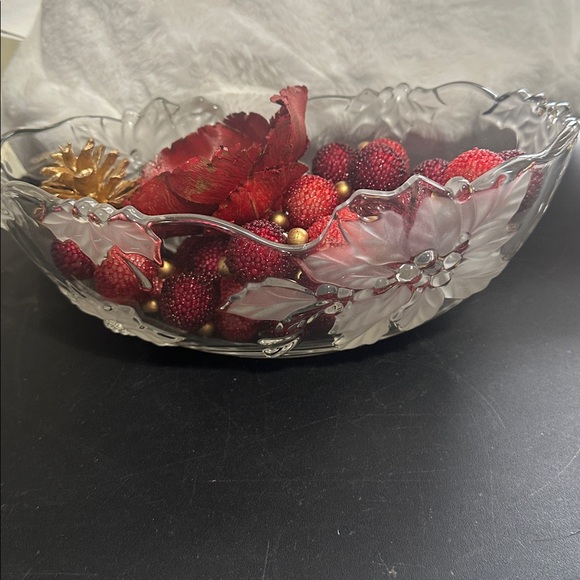 Christmas poinsettia glass bowl decor with beaded garland